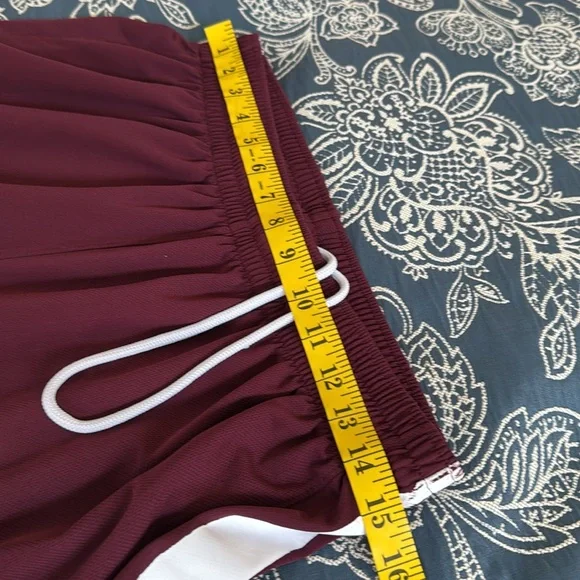 Men's NIKE maroon Athletic Shorts- L - Picture 2 of 5
